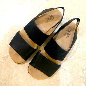 Life Stride Black Flat Comfort Sandals